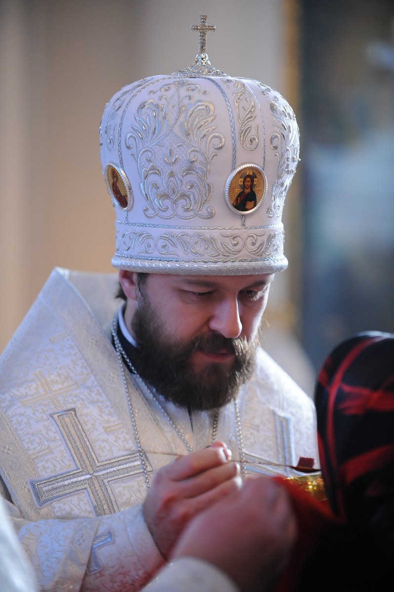 Mitropolitul Ilarion Alfeev: Potirul euharistic la Liturghiile slujite în sobor